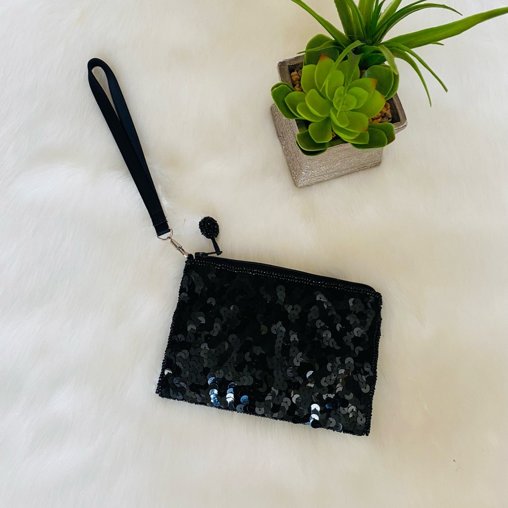 Sequence Wristlet. - image 1